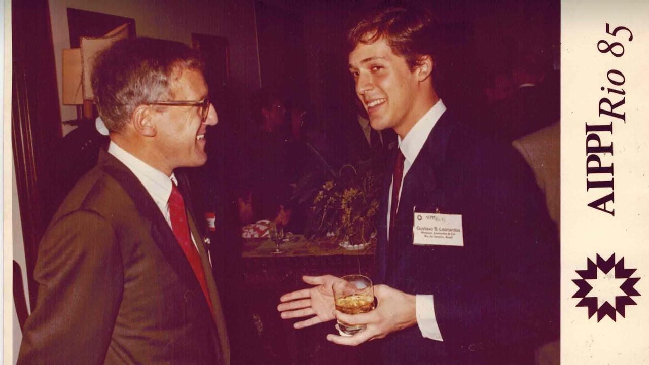 Gustavo Leonardos em seu primeiro congresso internacional da AIPPI em 1985